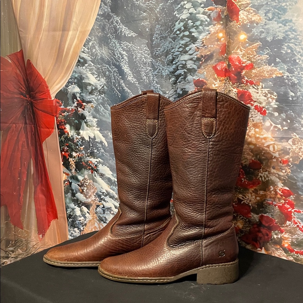 Womans Brown Heeled Boots SZ 9
